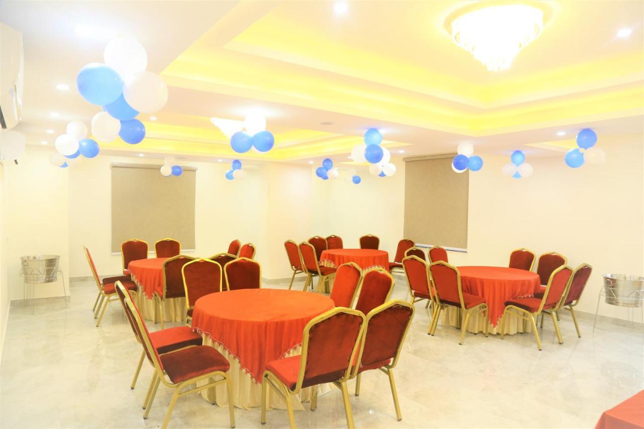 Отель The Eleganza Jhajra Экстерьер фото